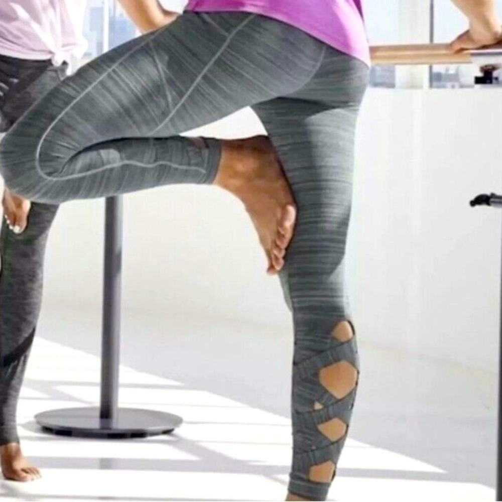Athleta Yoga Chaturanga Criss Cross charcoal light gray Leggings size Small